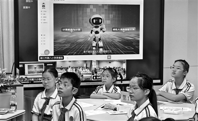 明利配资 AI赋能课堂 习惯陪伴成长